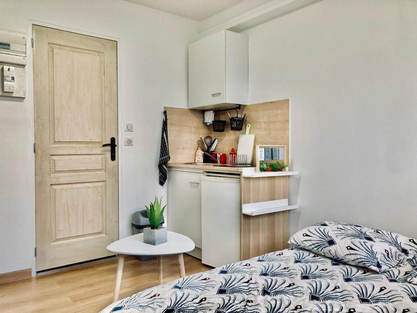 Parlementaire Europeen, Waken Apartment