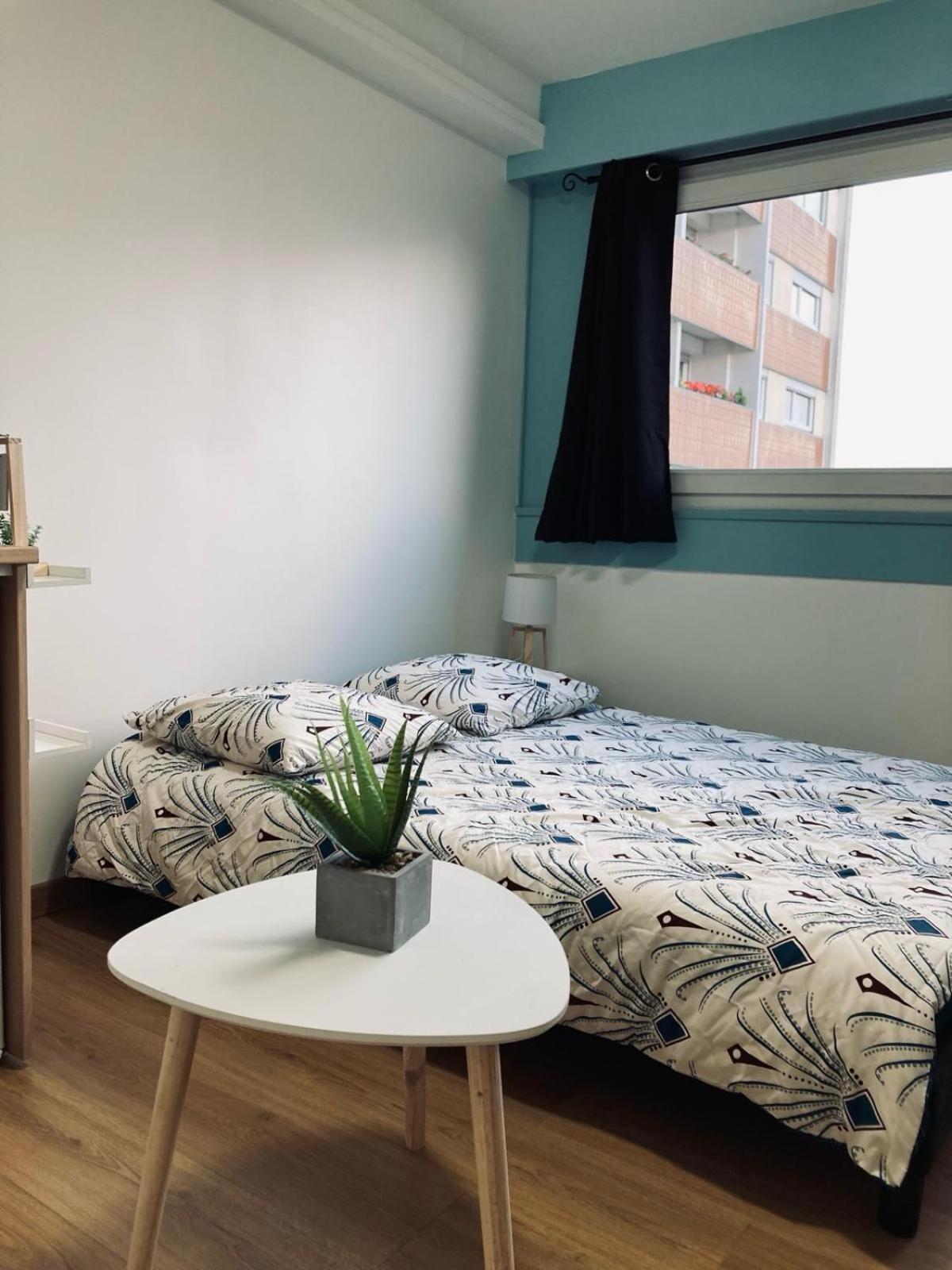 Parlementaire Europeen, Waken Apartment